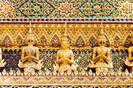 Thai demon guardian statues at the Royal Palace in Bangkok, Thailand. Foto de stock - Super Valor sin royalties y Suscripción, Código: 400-05028339