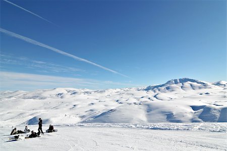 simsearch:400-06852329,k - group of snowboarders in winter ski resort blue sky Photographie de stock - Aubaine LD & Abonnement, Code: 400-05028716