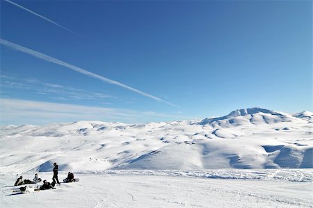 group of snowboarders in winter ski resort blue sky Foto de stock - Royalty-Free Super Valor e Assinatura, Número: 400-05028716