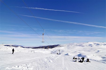 simsearch:400-06852329,k - snowboarders near skilift in winter ski resort blue sky Photographie de stock - Aubaine LD & Abonnement, Code: 400-05028717