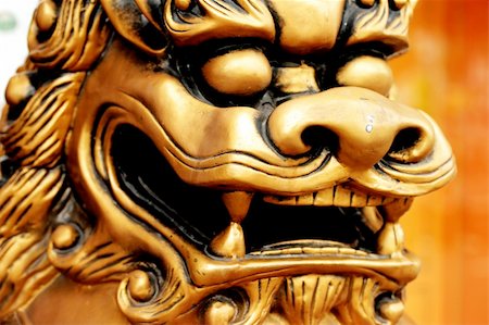 Chinese golden statue of an angry lion Photographie de stock - Aubaine LD & Abonnement, Code: 400-05029479