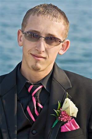 Portrait of a teenage boy in a tuxedo. Background is a blue ocean. The teen is dressed for a high school prom but the photo could be used to represent any formal occasion. Foto de stock - Super Valor sin royalties y Suscripción, Código: 400-05029522