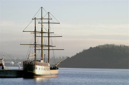 simsearch:400-04742364,k - Tall ship with sqaure mast in the oslo fjord Foto de stock - Super Valor sin royalties y Suscripción, Código: 400-05029654