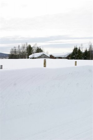 simsearch:400-03939497,k - Winter road with LOTS of snow Foto de stock - Super Valor sin royalties y Suscripción, Código: 400-05029672