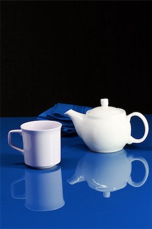 stephconnell (artist) - A blue dinning table set for tea time Foto de stock - Super Valor sin royalties y Suscripción, Código: 400-05029934