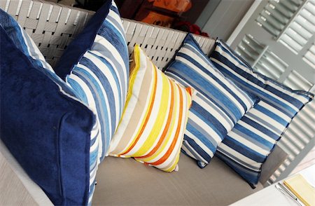 simsearch:400-03961189,k - Close-up of pillows on a sofa - home interiors. Fotografie stock - Microstock e Abbonamento, Codice: 400-05020806