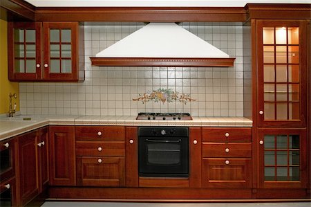 simsearch:400-08315056,k - Big and new traditional look wooden kitchen Fotografie stock - Microstock e Abbonamento, Codice: 400-05020945