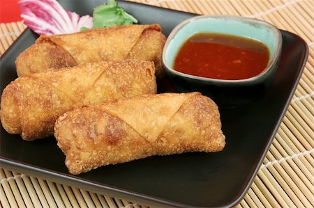 simsearch:400-03970927,k - Crispy Chinese egg rolls with sweet, tangy chili sauce for dipping. Foto de stock - Royalty-Free Super Valor e Assinatura, Número: 400-05021100