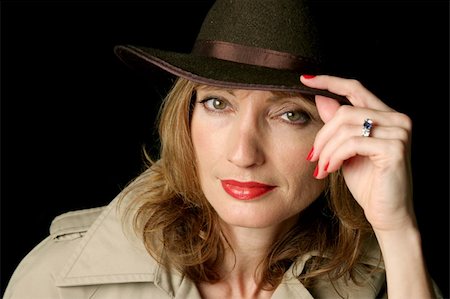 A beautiful, sexy woman wearing a trenchcoat and fedora hat. Photographie de stock - Aubaine LD & Abonnement, Code: 400-05021416