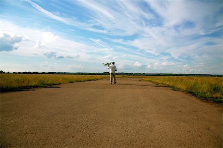 simsearch:400-04493361,k - The man on road with model of the plane Photographie de stock - Aubaine LD & Abonnement, Code: 400-05021873