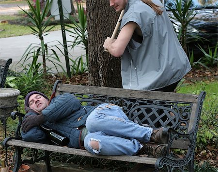 simsearch:400-05140130,k - A homeless man sleeping on a park bench and a young man about to beat him with a bat. Foto de stock - Super Valor sin royalties y Suscripción, Código: 400-05021981