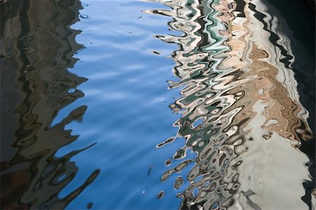 Colors from sky, bridge, and buildings are reflected in the water - Venice. Grand Canal Foto de stock - Royalty-Free Super Valor e Assinatura, Número: 400-05022042