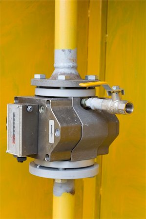 simsearch:400-05304897,k - Gas-meter installed on the pipe Fotografie stock - Microstock e Abbonamento, Codice: 400-05022056