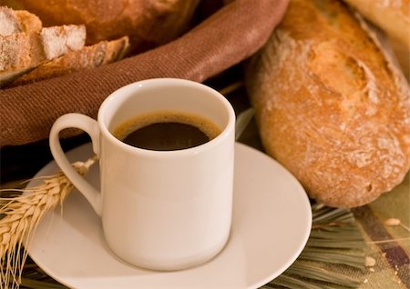 simsearch:400-03971939,k - Rustic various baked bread with coffee Foto de stock - Royalty-Free Super Valor e Assinatura, Número: 400-05023440