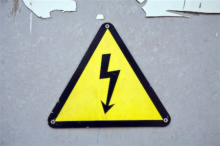 simsearch:700-01633265,k - High voltage danger sign in door of power plant Foto de stock - Royalty-Free Super Valor e Assinatura, Número: 400-05034402