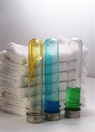 simsearch:400-04501066,k - White towels and three bottles with shampoo Stock Photo - Budget Royalty-Free & Subscription, Code: 400-05035080