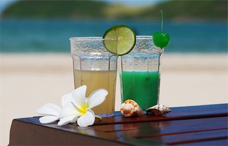 Cocktails on the beach Stock Photo - Budget Royalty-Free & Subscription, Code: 400-05035638