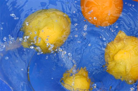 simsearch:400-03966401,k - Oranges and lemons in water Stock Photo - Budget Royalty-Free & Subscription, Code: 400-05035758