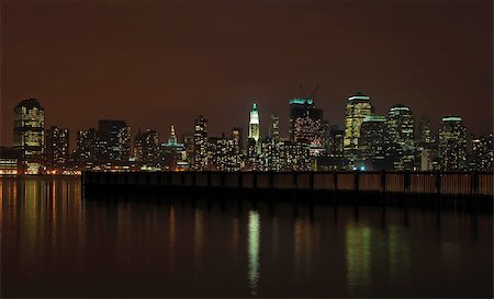 simsearch:400-04461066,k - Night view of downtown New York city skyline Photographie de stock - Aubaine LD & Abonnement, Code: 400-05035997