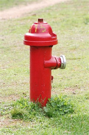 A red fire hydrant in a park Fotografie stock - Microstock e Abbonamento, Codice: 400-05036148