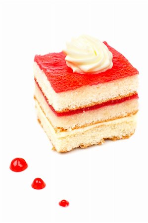 simsearch:400-04574251,k - Delicious strawberry cake with soft shadow on white dish. Shallow DOF Photographie de stock - Aubaine LD & Abonnement, Code: 400-05036225