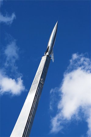 reach the mountaintop - Monument "To the Conquerors of Space", Moscow, Russia. Foto de stock - Super Valor sin royalties y Suscripción, Código: 400-05036502