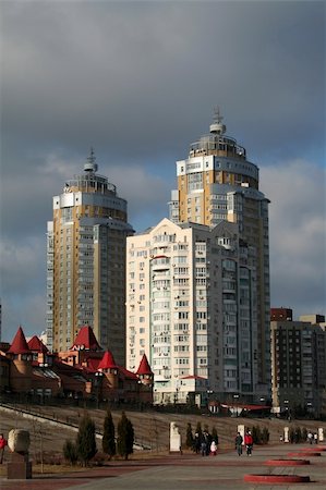 yellow and pink urban tall buildings under cloudy sky Photographie de stock - Aubaine LD & Abonnement, Code: 400-05036515