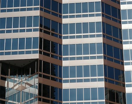 Stair step architecture and reflections in an urban high rise. Foto de stock - Super Valor sin royalties y Suscripción, Código: 400-05037080