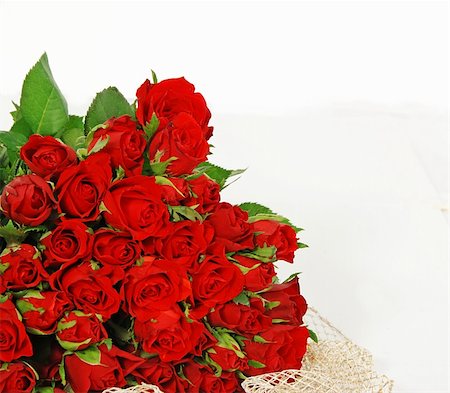 simsearch:400-04486211,k - Bunch of red roses isolated on the white background Stockbilder - Microstock & Abonnement, Bildnummer: 400-05037688