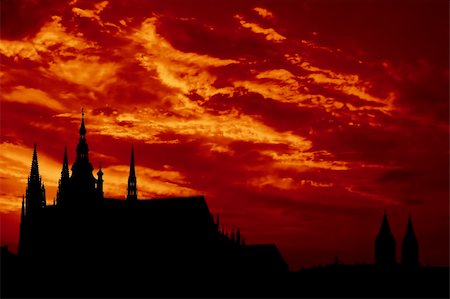 simsearch:400-04275722,k - Beautiful sunset over Prague, St.Vitus Cathedral. Foto de stock - Super Valor sin royalties y Suscripción, Código: 400-05037735