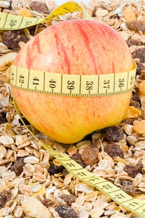 simsearch:400-04271582,k - an apple and some cornflakes - healthy diet Photographie de stock - Aubaine LD & Abonnement, Code: 400-05037938