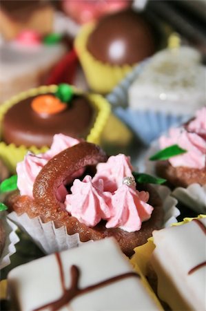 many different colorful chocolate cookies Foto de stock - Royalty-Free Super Valor e Assinatura, Número: 400-05038102