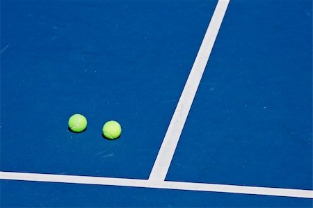 Resort tennis club and tennis courts with balls Photographie de stock - Aubaine LD & Abonnement, Code: 400-05038611