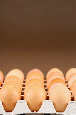 simsearch:400-04945068,k - 24 eggs in tray over brown background Stockbilder - Microstock & Abonnement, Bildnummer: 400-05039245