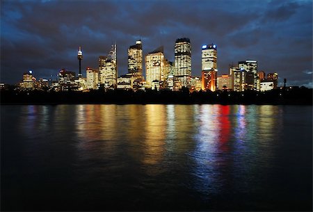 sydney gardens - sydney CBD at night, skyscrapers reflection in water, photo taken from Royal Botanic Gardens Stock Photo - Budget Royalty-Free & Subscription, Code: 400-05039269