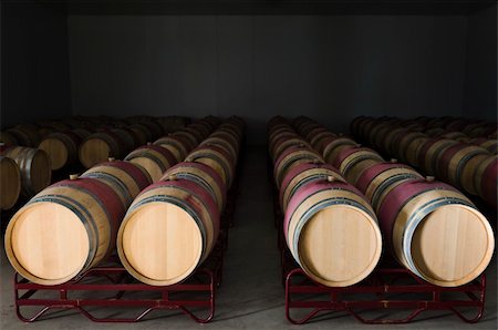 subterranean - Oak wine barrels in a modern winery, Alentejo, Portugal Photographie de stock - Aubaine LD & Abonnement, Code: 400-05039765