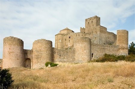 simsearch:400-05039952,k - Loarre Castle in Huesca province, Aragon, Spain Foto de stock - Royalty-Free Super Valor e Assinatura, Número: 400-05039952