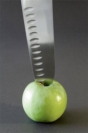 simsearch:400-05895238,k - Kitchen knife and apple Stockbilder - Microstock & Abonnement, Bildnummer: 400-05030479