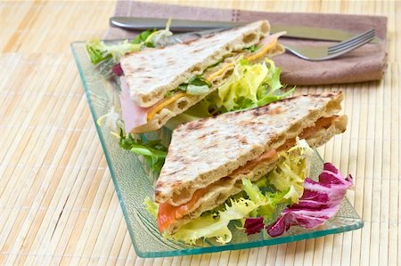 healthy smoked salmon and vegetables big sandwich with salad Foto de stock - Super Valor sin royalties y Suscripción, Código: 400-05030597