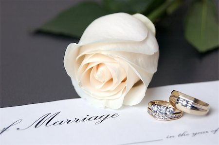 Wedding Rings with white rose & marriage certificate ad series Photographie de stock - Aubaine LD & Abonnement, Code: 400-05030960