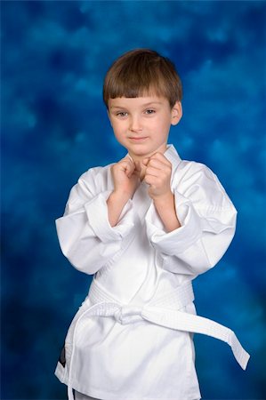 simsearch:400-04558215,k - Little white belt with his fists up. Photographie de stock - Aubaine LD & Abonnement, Code: 400-05031199