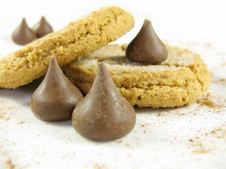 peanut cookie - Peanut butter cookies with chocolate kisses on a plate with cinnamon. Stock Photo - Budget Royalty-Free & Subscription, Code: 400-05031246