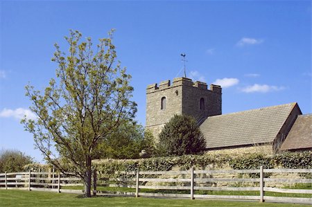 stokesay castle - The parish church stokesay castle shropshire england uk Foto de stock - Super Valor sin royalties y Suscripción, Código: 400-05031344