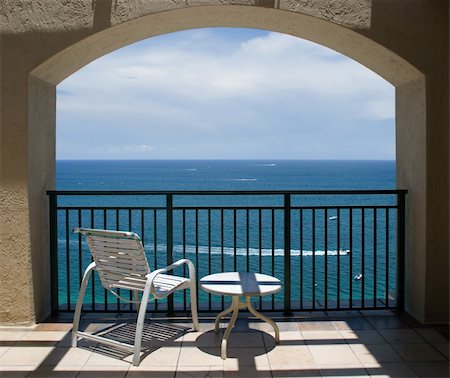 florida beach with hotel - An inviting view of the ocean and a boat through an arch of a balcony. Photographie de stock - Aubaine LD & Abonnement, Code: 400-05031640