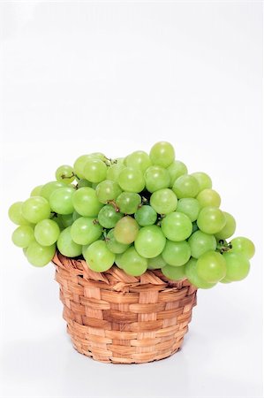 simsearch:400-04500992,k - A basket full of fresh grapes. Photographie de stock - Aubaine LD & Abonnement, Code: 400-05032136