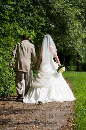 simsearch:400-04161888,k - bride and groom holding eachother Fotografie stock - Microstock e Abbonamento, Codice: 400-05032354