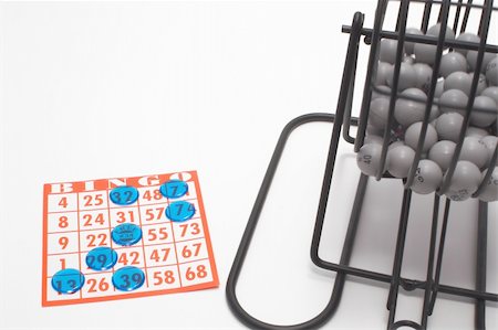 ruota del bingo - A bingo cage, balls with numbers, card and markers. Fotografie stock - Microstock e Abbonamento, Codice: 400-05033045