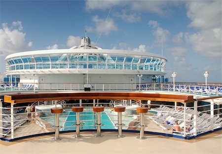 pool and cruise ship - View of cruise ship pool recreation area taken from deck Stock Photo - Budget Royalty-Free & Subscription, Code: 400-05033153