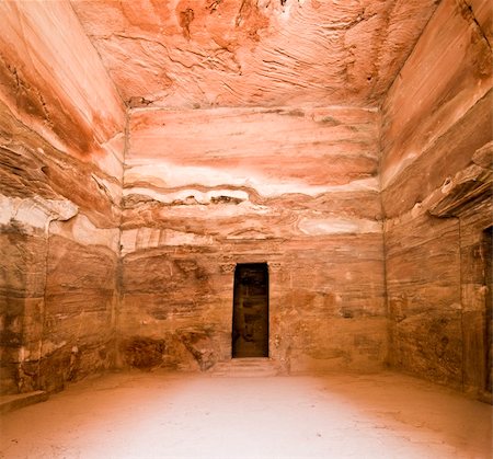 Treasury temple main room of Nabatean temple or tomb in UNESCO site Petra (Al Khazneh), Jordan. Siq canyon. Photographie de stock - Aubaine LD & Abonnement, Code: 400-05033207