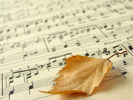 old sheet of musical symbols with yellow autumnal leaf Photographie de stock - Aubaine LD & Abonnement, Code: 400-05033507